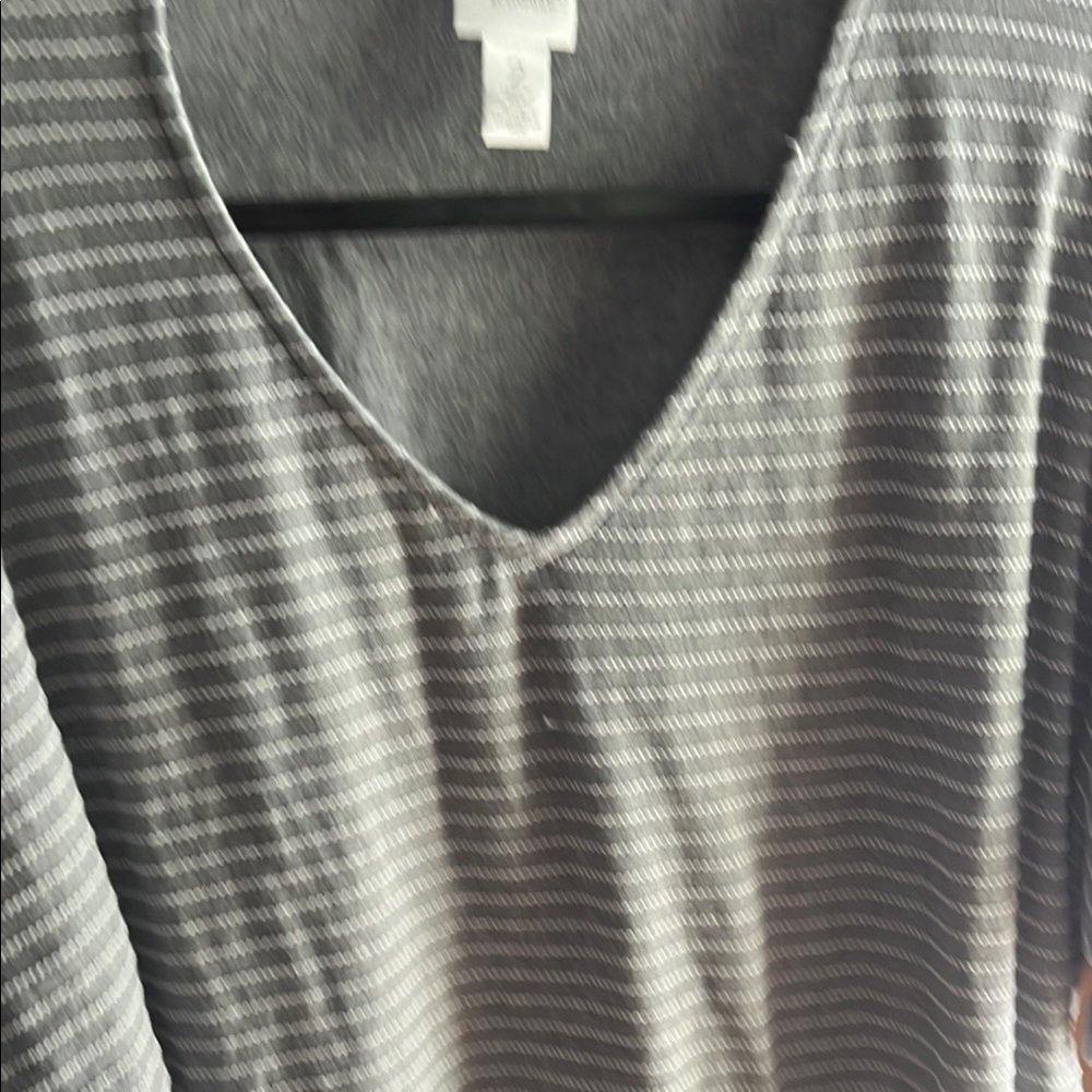 Chico's Gray Short Sleeve V-Neck Tee